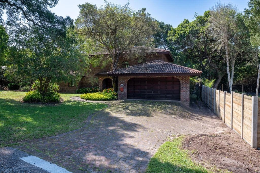 To Let 4 Bedroom Property for Rent in Brenton On Lake Western Cape